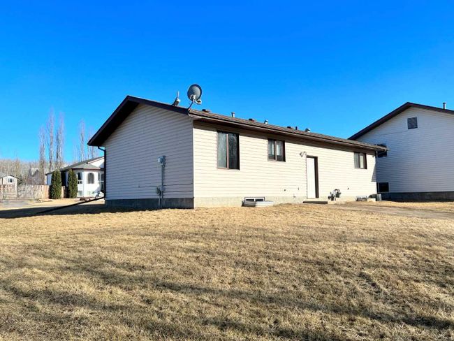 4608 4th A Street, Home with 3 bedrooms, 2 bathrooms and 2 parking in Boyle AB | Image 2