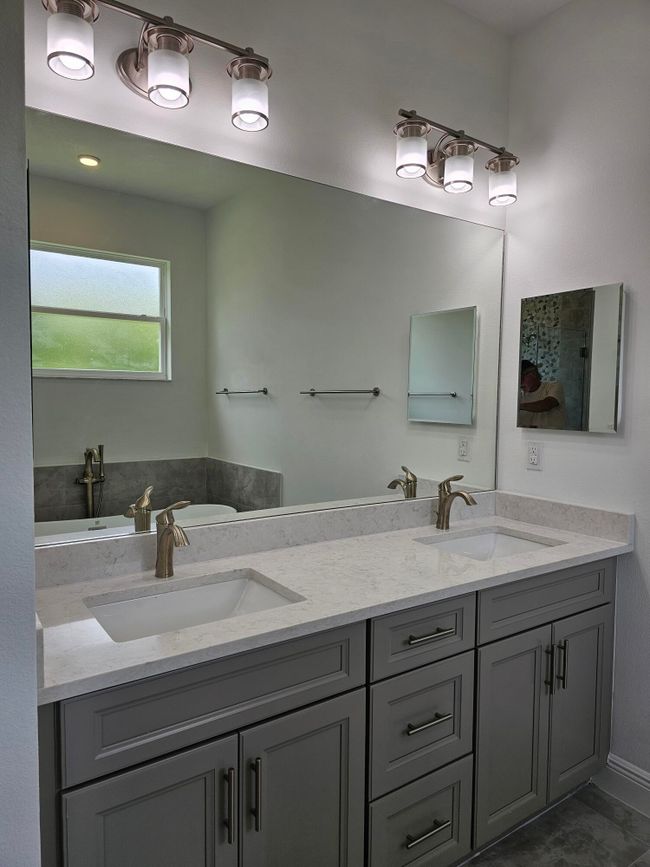 Master Bathroom | Image 24