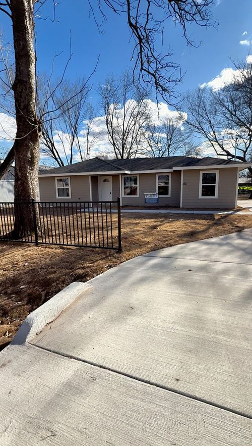 10914 Stinson Dr, Dallas, TX, 75217-8071 | Card Image