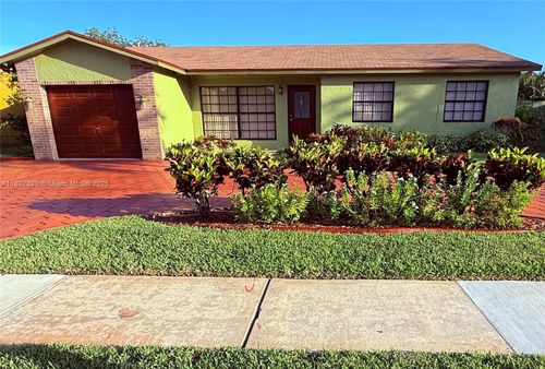 8510 Nw 8th St, Pembroke Pines, FL, 33024-6632 | Card Image