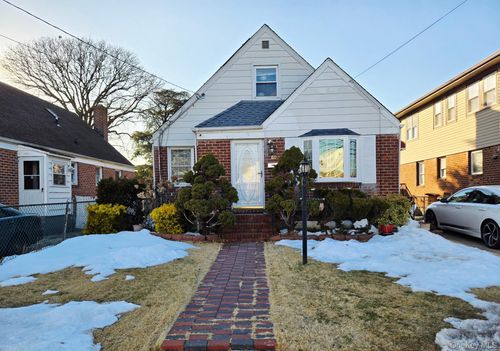 60 Liberty Blvd, Valley Stream, NY, 11580-5009 | Card Image