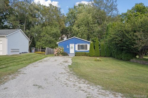 3292 Highland Blvd, Highland, MI, 48356-1820 | Card Image