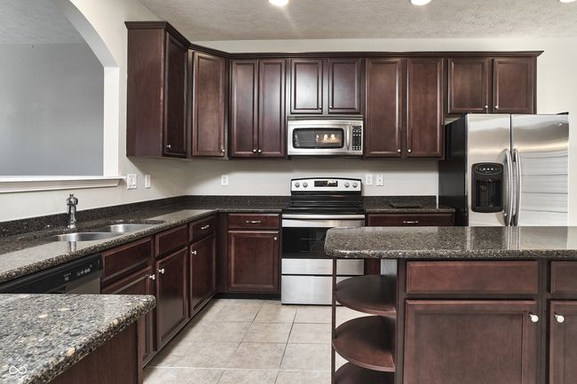 13499 Molique Blvd, Townhouse with 2 bedrooms, 3 bathrooms and null parking in Fishers IN | Image 9