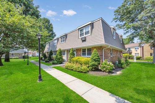 3231-3231 Wilshire Ln, Oakdale, NY, 11769-1445 | Card Image