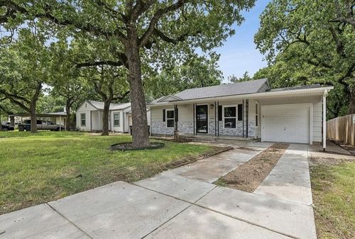2826 Mcgee St, Fort Worth, TX, 76112-6633 | Card Image