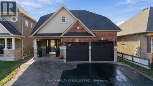 935 Barbados St, Oshawa, ON, L1J0A6 | Card Image