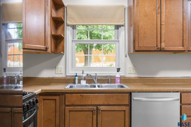 2424 S Main Ave, House other with 4 bedrooms, 3 bathrooms and null parking in Sioux Falls SD | Image 12