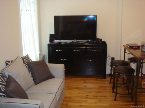 unit-303-122 Main St, Nyack, NY, 10960-7105 | Card Image