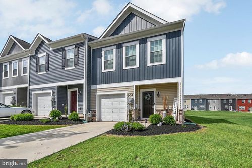 305 Maple Run Dr, YORK, PA, 17404-9151 | Card Image