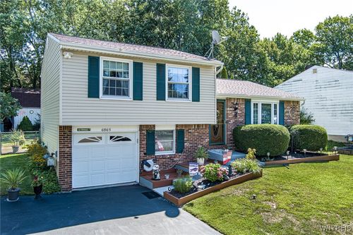 6865 Minuteman Trl, Derby, NY, 14047-9578 | Card Image