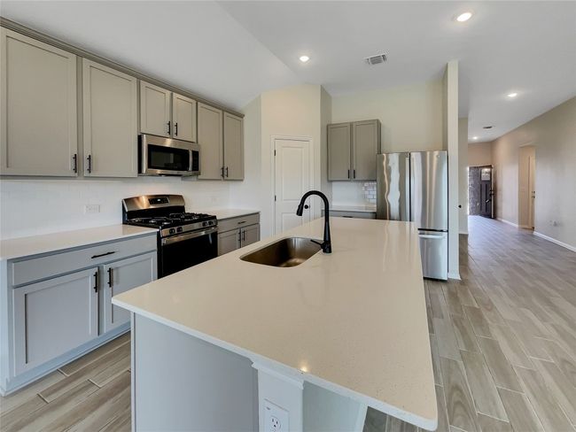 137 Periwinkle Ln, House other with 4 bedrooms, 3 bathrooms and 2 parking in Bastrop TX | Image 6