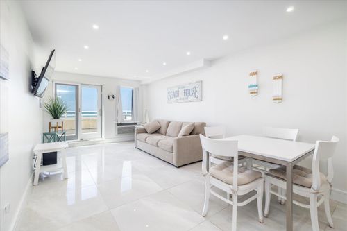 apt-3f-450 W Broadway, Long Beach, NY, 11561-3159 | Card Image