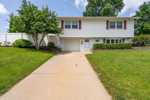 3120 Magnolia Ct, Bettendorf, IA, 52722-2366 | Card Image