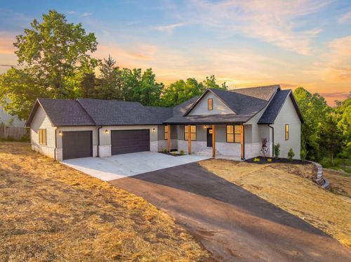 654 Walkington Ln, Branson, MO, 65616-8323 | Card Image