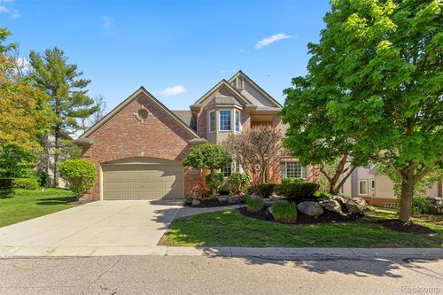 23395 Mission Ln, Farmington, MI, 48335-3111 | Card Image
