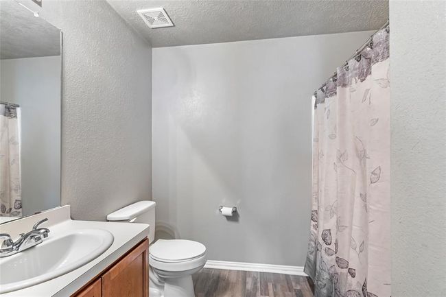 Upstairs bathroom | Image 24