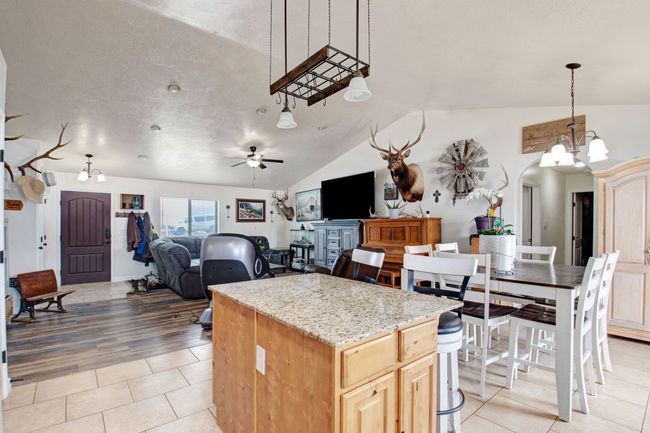 436 Country Club Plz, House other with 4 bedrooms, 2 bathrooms and null parking in Spring Creek NV | Image 6