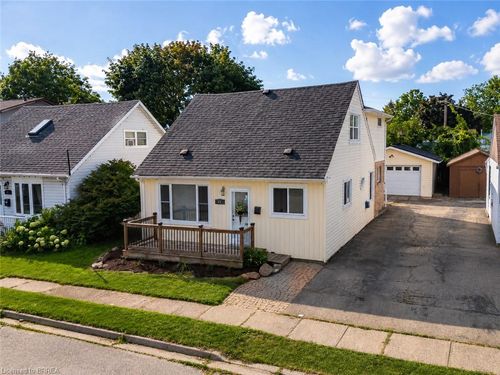 49 7th Ave, Brantford, ON, N3S1B3 | Card Image
