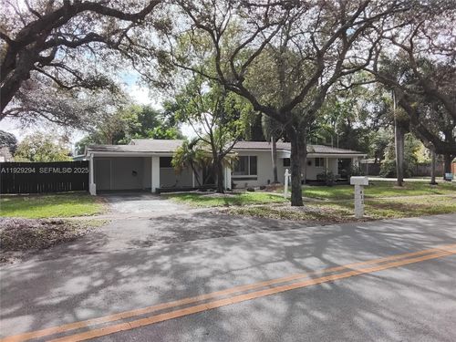 911 W Country Club Cir, Plantation, FL, 33317-4449 | Card Image