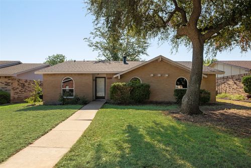 9324 County View Rd, Dallas, TX, 75249-1126 | Card Image