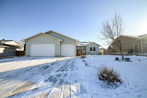 312 39th Ave Ne, Great Falls, MT, 59404-4243 | Card Image