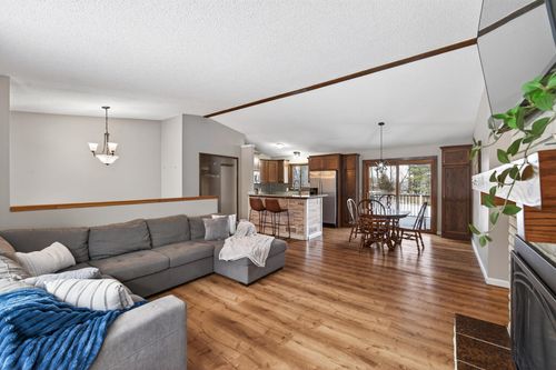 9280 239th St N, Forest Lake, MN, 55025-8512 | Card Image