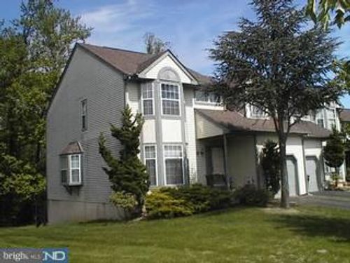 101 Laurel Cir, NEWTOWN, PA, 18940-3222 | Card Image