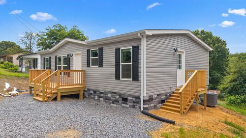 580 Woodlawn Ave, Newport, TN, 37821-3809 | Card Image