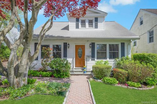 35 Chase Ave, White Plains, NY, 10606-2239 | Card Image