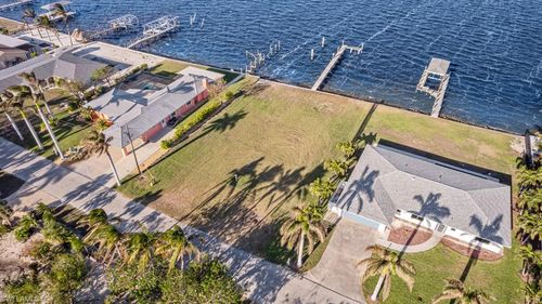 2226 8th Ave, SAINT JAMES CITY, FL, 33956-2178 | Card Image