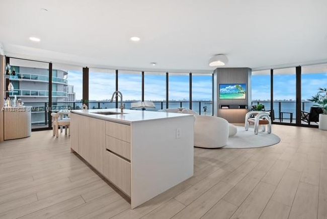 UNIT-715 - 488 Ne 18 Th St, Condo with 3 bedrooms, 4 bathrooms and null parking in Miami FL | Image 5