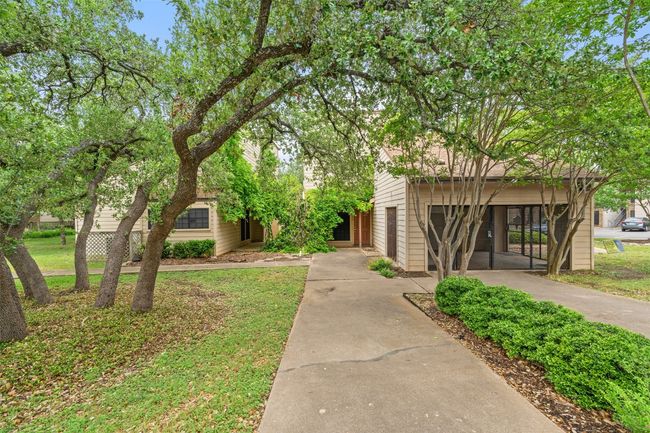 View of front facade with driveway and a front lawn | Image 31