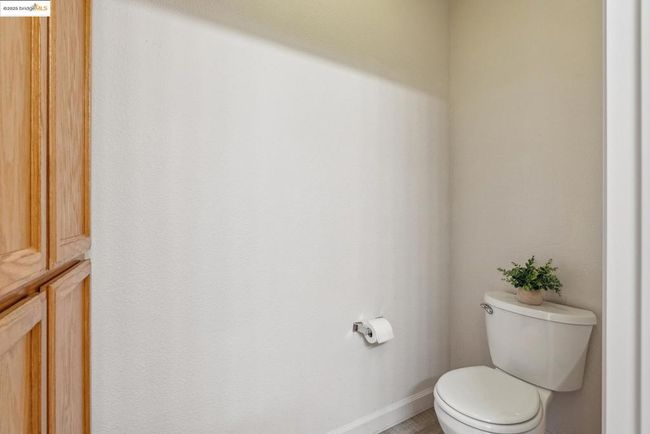 664 Prince Albert Way, Home with 2 bedrooms, 2 bathrooms and 1 parking in Brentwood CA | Image 31
