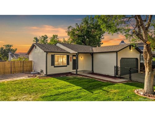 4303 Elkhart St, Denver, CO, 80239 | Card Image