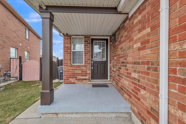 53 Bottomwood St, House attached with 3 bedrooms, 3 bathrooms and 3 parking in Brampton ON | Image 4