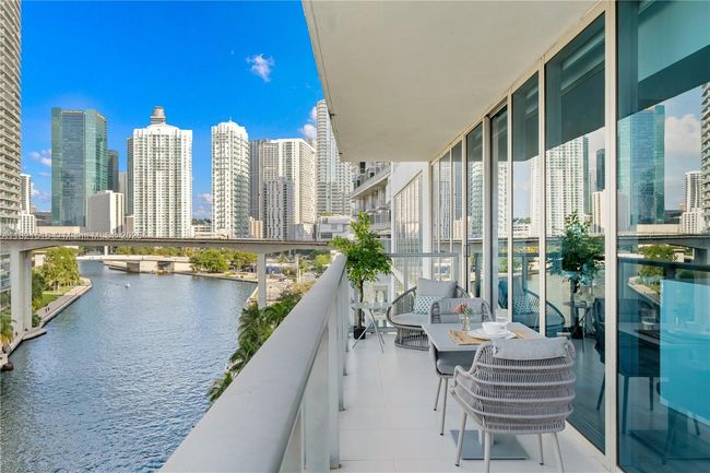 APT-803 - 185 Sw 7 Th St, Condo with 2 bedrooms, 3 bathrooms and null parking in Miami FL | Image 9