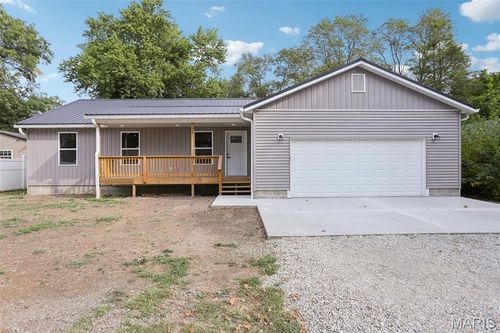 609 E North St, Staunton, IL, 62088-1531 | Card Image