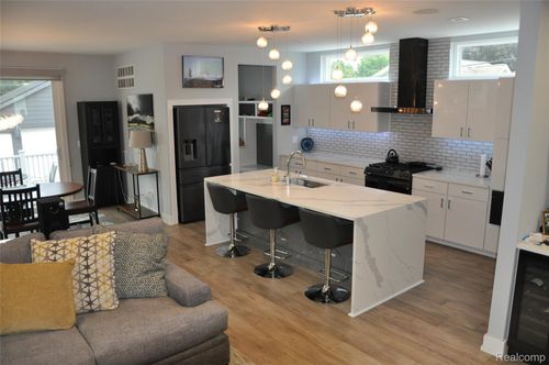 312 Park Ave, Royal Oak, MI, 48067-1730 | Card Image