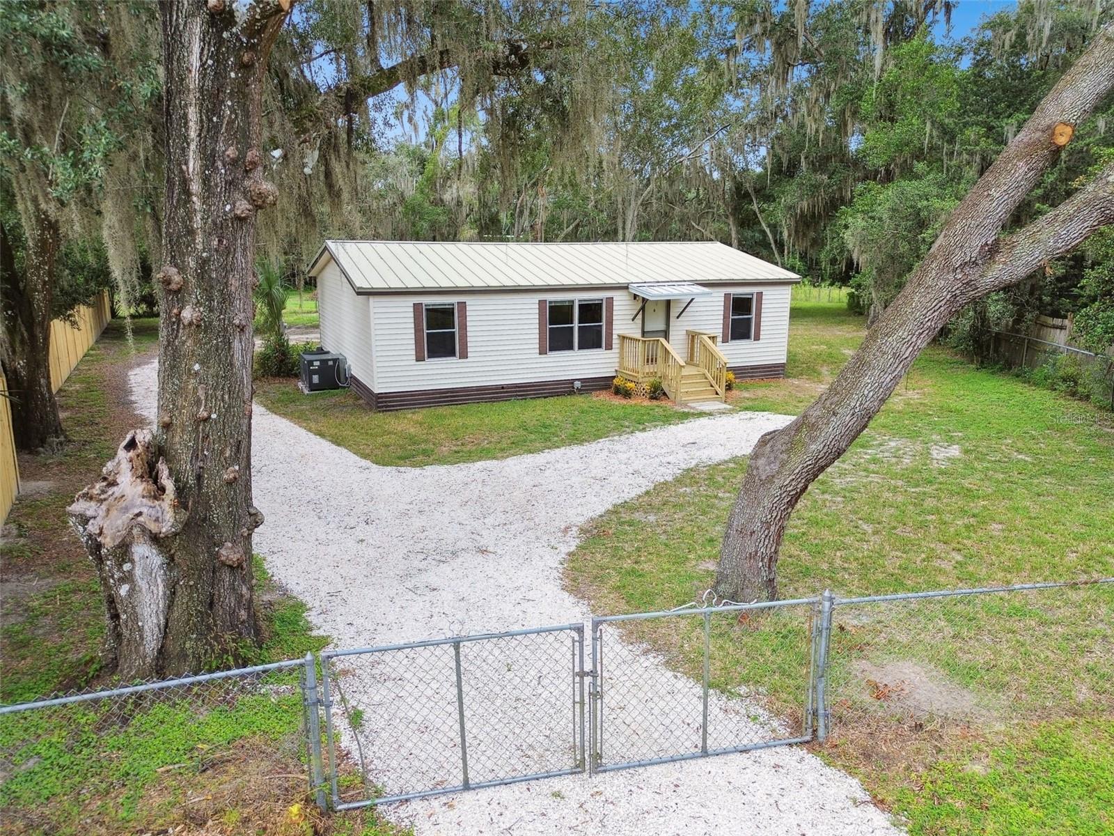 Rockridge Cir, Thonotosassa, FL 33592