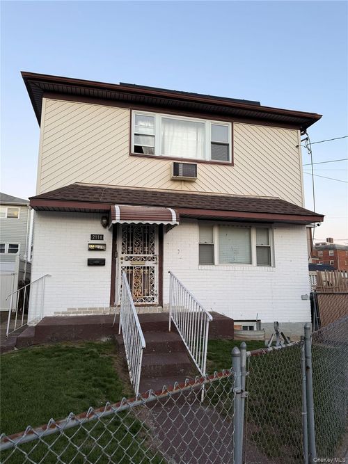 2118 Elk Drive, New York, NY, 11691 | Card Image