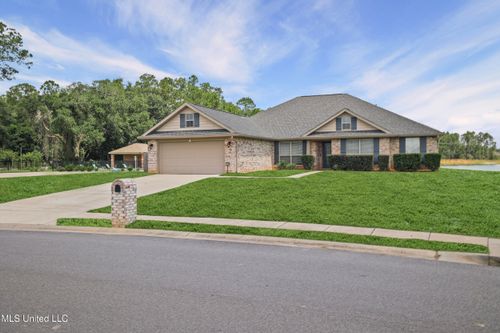 6236 Emerald Lake Dr, Biloxi, MS, 39532-4537 | Card Image