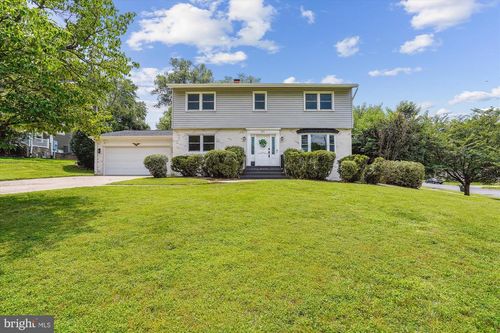 8411 Berea Ct, VIENNA, VA, 22180-7102 | Card Image