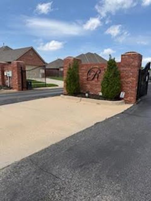 3912 New London Avenue, Moore, OK, 73160 | Card Image