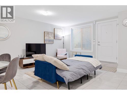 20xx Edinburgh Street, New Westminster, BC, V3M2X6 | Card Image