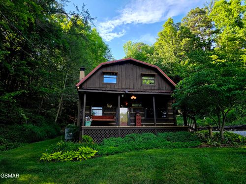 2824 Mary Ridge Farm Rd, Sevierville, TN, 37862-7353 | Card Image