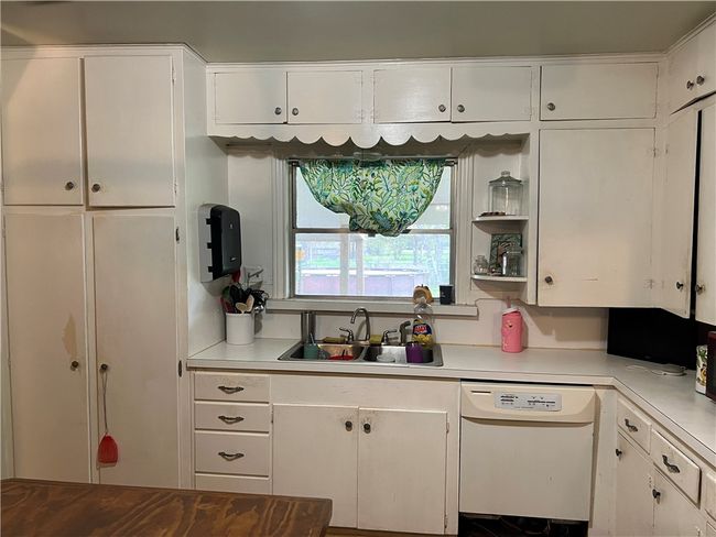 203 Dugger St, House other with 4 bedrooms, 3 bathrooms and null parking in Edna TX | Image 17