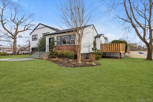 513 Dee Ct, East Meadow, NY, 11554-4347 | Card Image