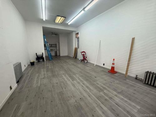 35 31st St, Astoria, NY, 11106-2303 | Card Image