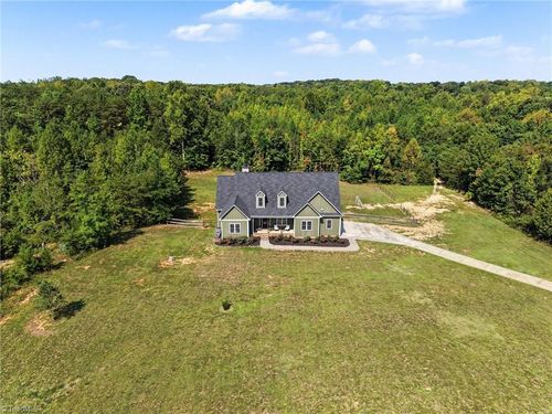 197 Lake Meadows Dr, Reidsville, NC, 27320-7776 | Card Image