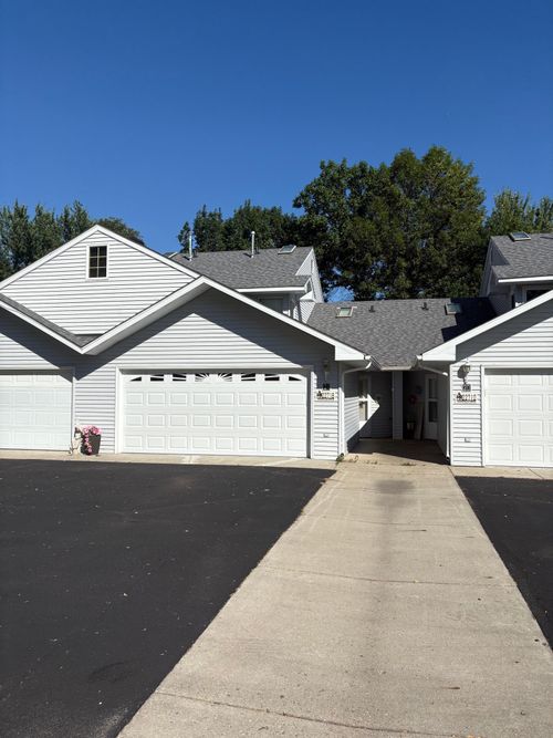 21-22718 Dunvilla Dr, Pelican Rapids, MN, 56572-7145 | Card Image